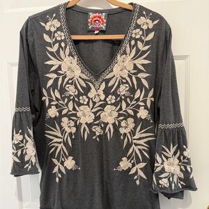 Johnny Was V neck embroidered top Large